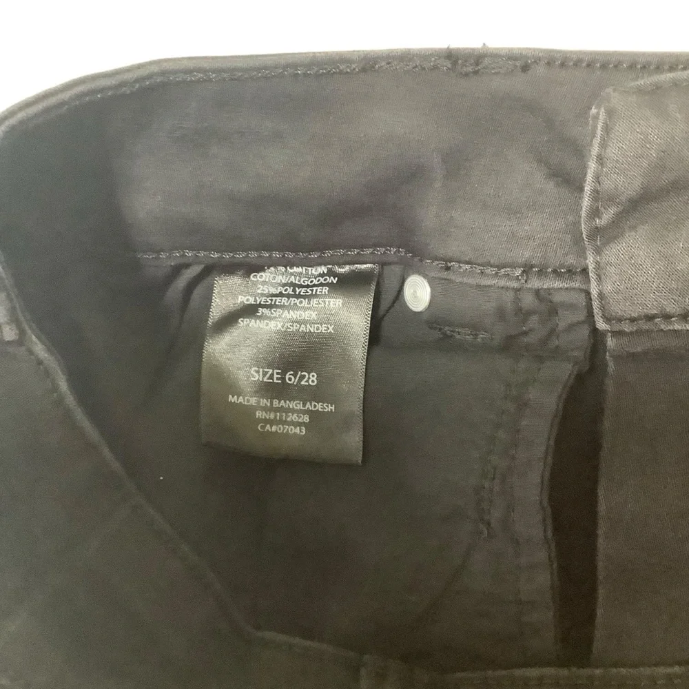 Tahari Black Jeans Sz 6 / 28 Skinny Style